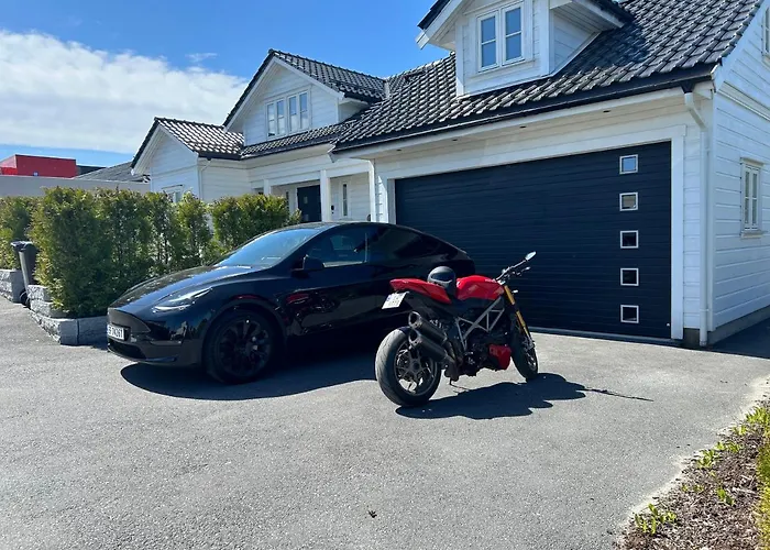 Stort Luftig Hus I Fredrikstad